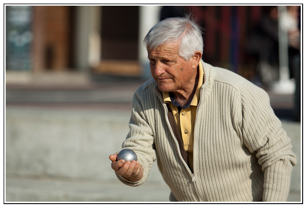 petanque25.jpg - Bouliste pointe